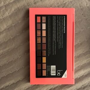 Pink and Brown Eyeshadow Palette with 12 Warm-Toned Shades